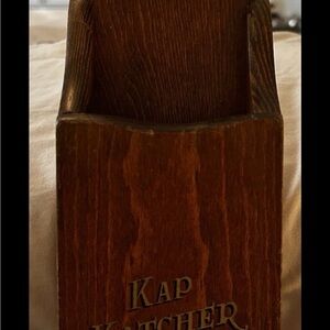 Kap Katcher Wooden Holder